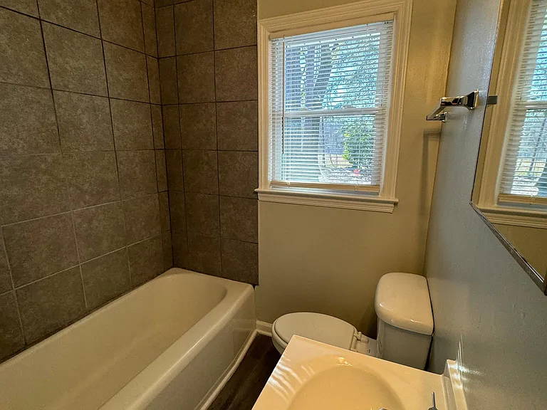813 Idlewood Dr — Photo 3