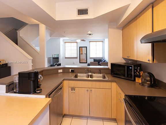 2nd image of 2911 NE 185th St APT 2105
