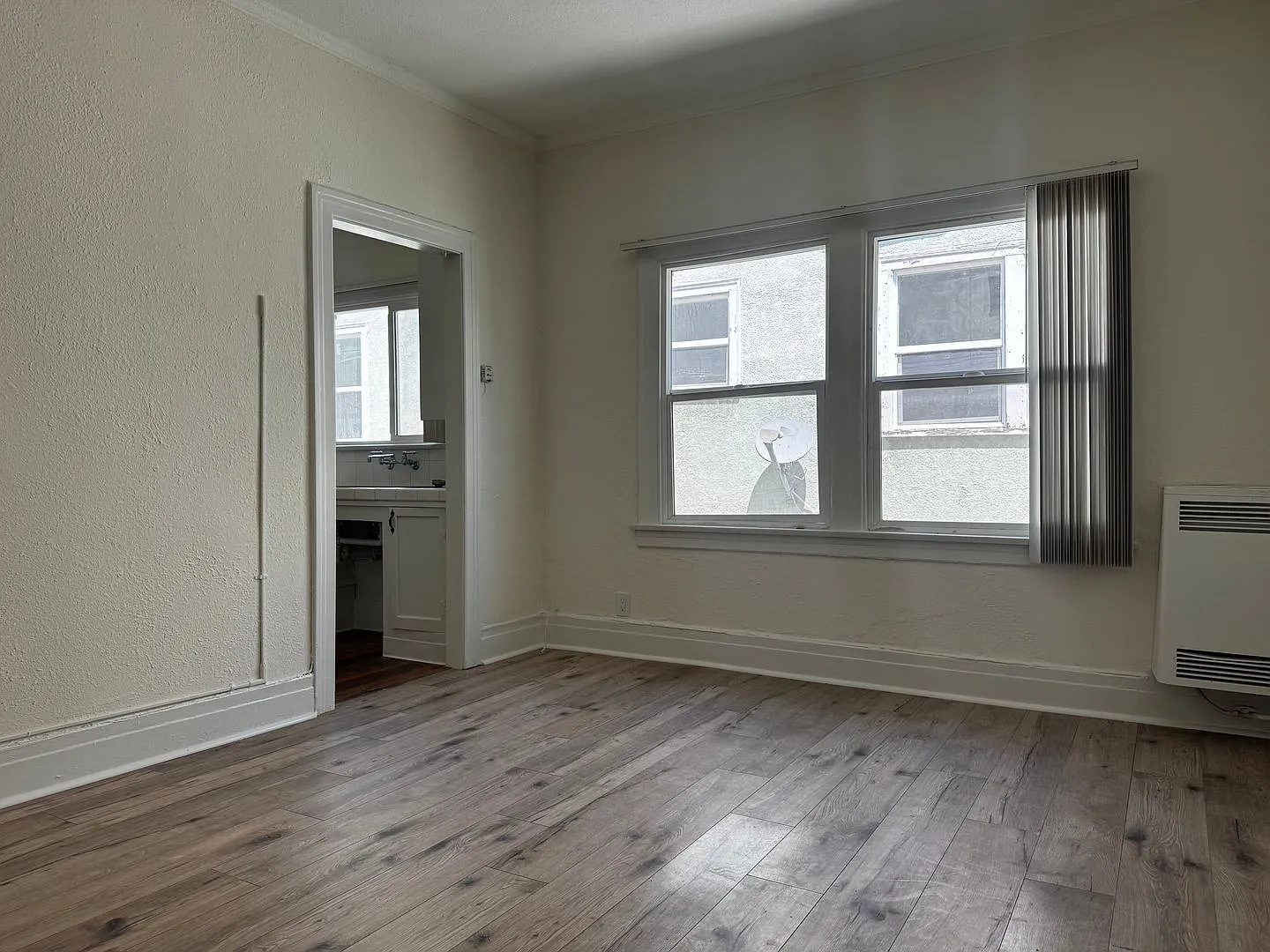 207 S Berendo St — Photo 2