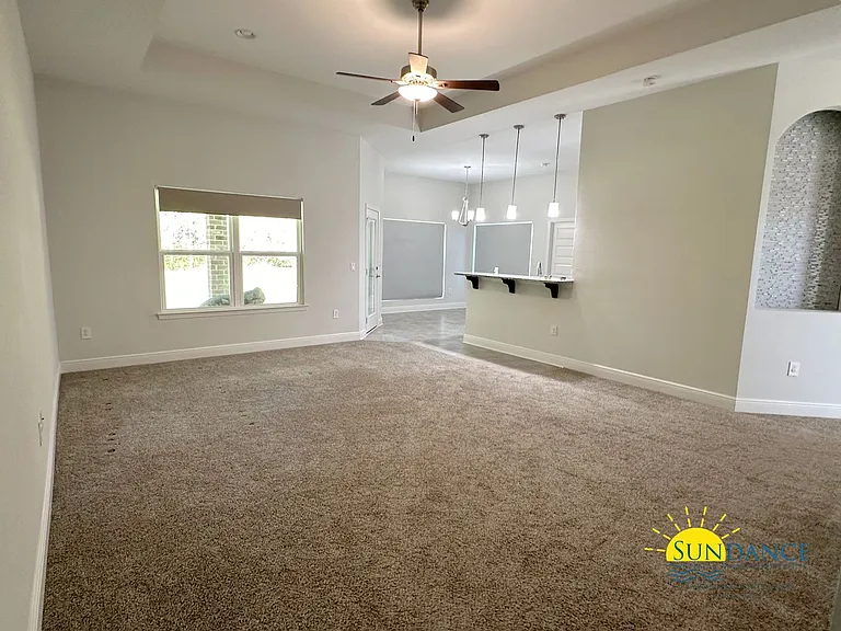 2337 Salamanca St — Photo 2