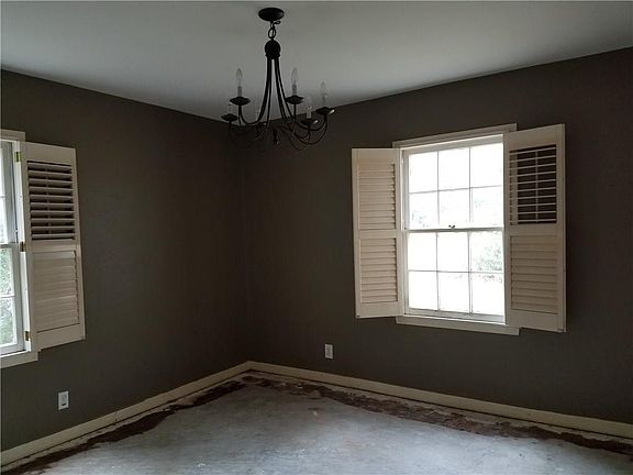 3rd image of 754 Ashwood Dr E