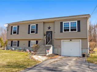 30 High Meadow Dr, Plainfield, CT 06374