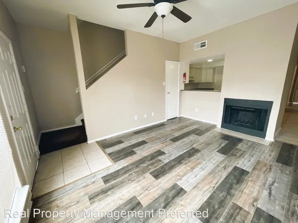 8648 Village Of Fondren Dr, Houston, TX 77071