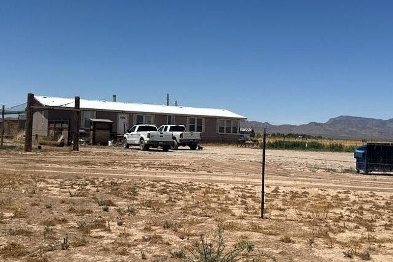 1st image of 3707 W Horseshoe Ln
