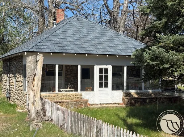 213 W Grove St, Absarokee, MT 59001