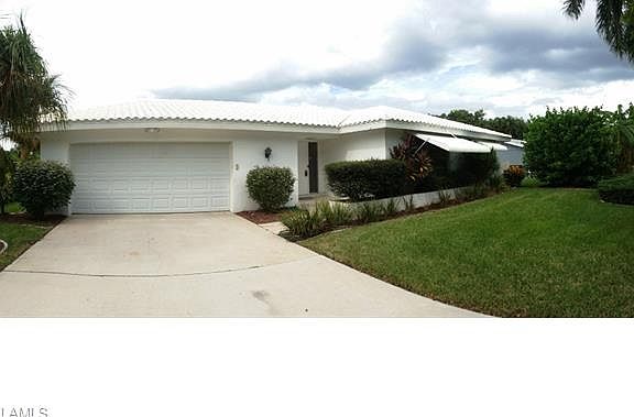 Huge Garage & Tile Roof