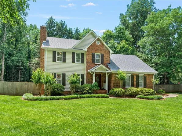 1286 Chickasha Dr, Pfafftown, NC 27040