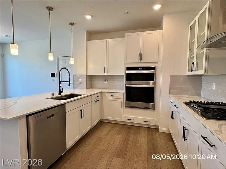 2602 Cava Tirreni St — Photo 10