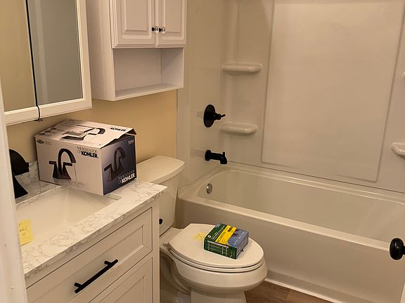 5th image of 12 White Cedar Blvd #12