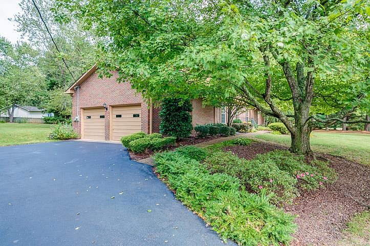 1st image of 2203 Creekside Ln