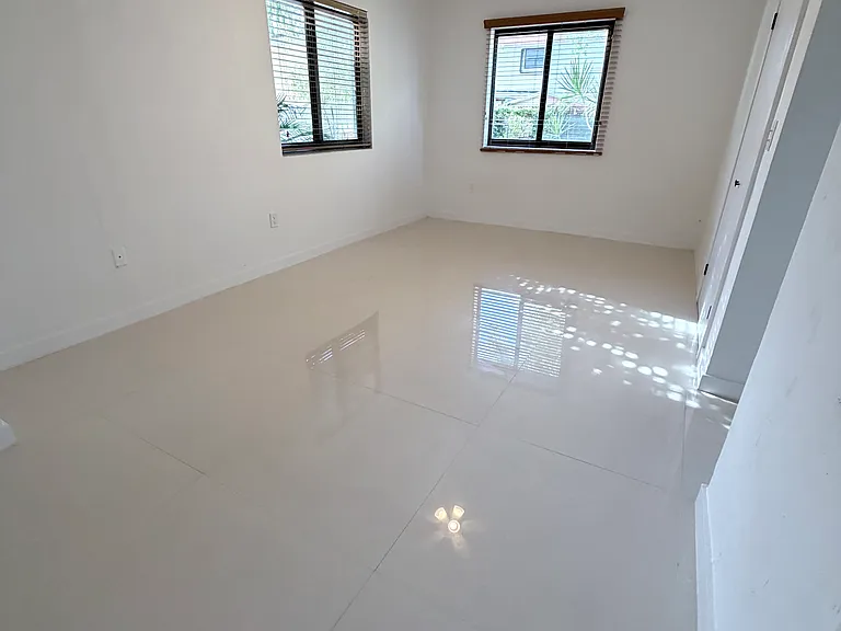 1931 SW 17th Ct — Photo 10