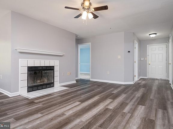 5th image of 4411 Silverbrook Ln #201