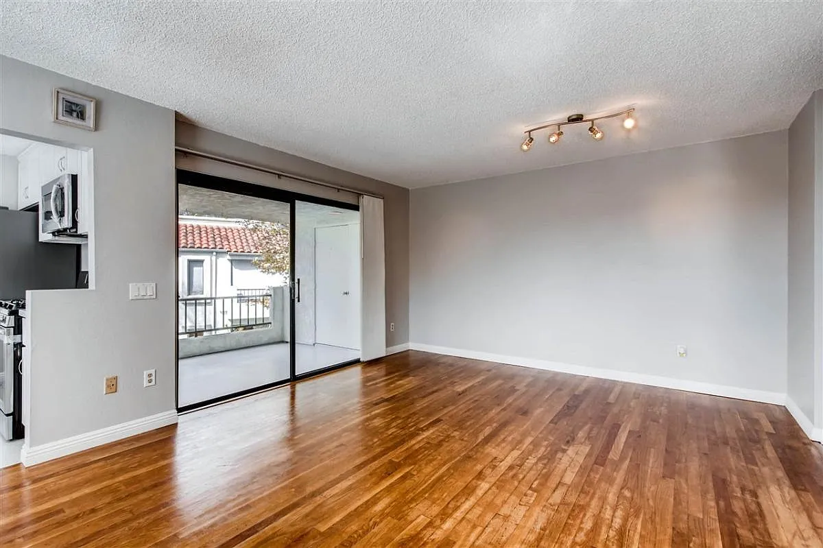 2 bed, 866 sqft, $2,800 — Photo 3