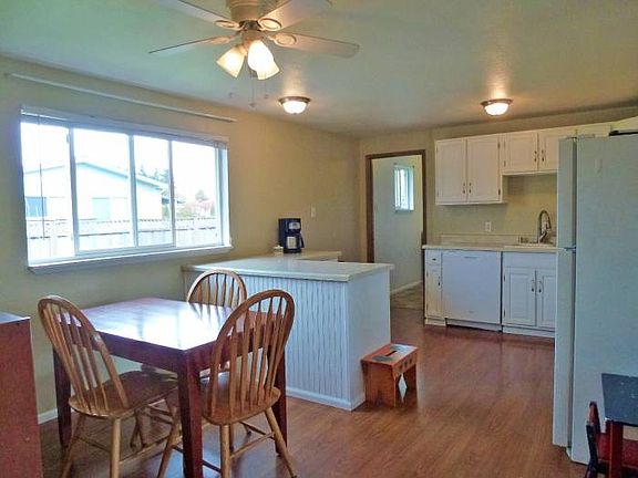 Kitchen/Dining Area