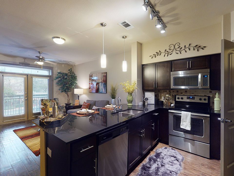1st image of 1325 N Walker Ave APT 551