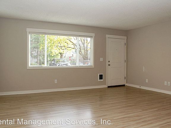4th image of 2725 SE Taylor St #10643897