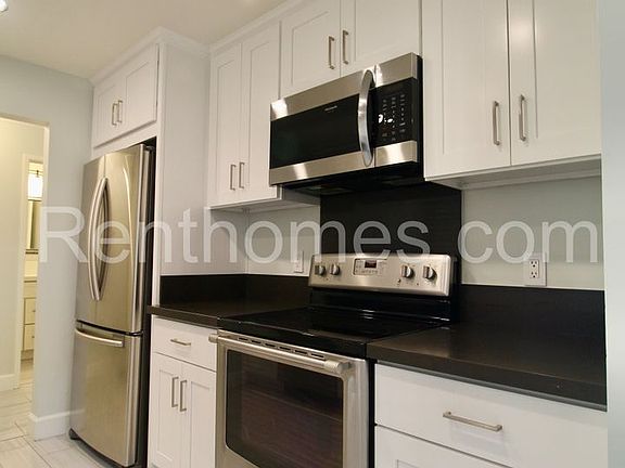 5th image of 2522 Clairemont Dr Unit 201