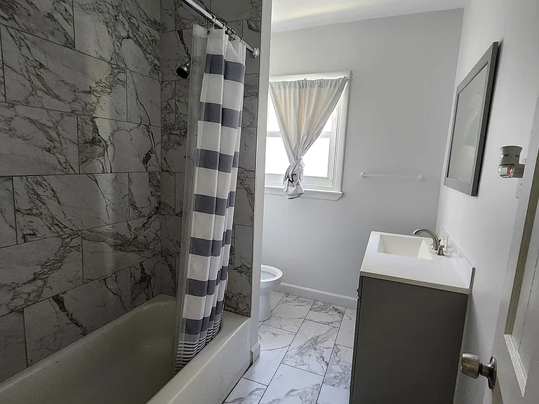 370 W Ferry St #2 — Photo 9
