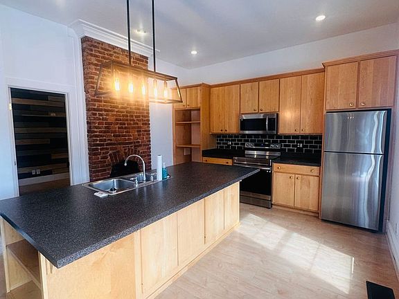 2nd image of 1133 Baxter Ave