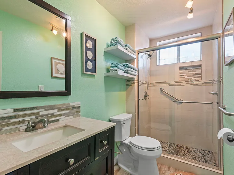 142 E Glaucus St — Photo 6