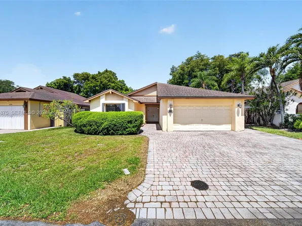 5212 SW 151st Pl, Miami, FL 33185