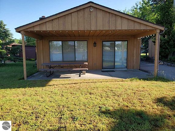 2nd image of 9374 Lakeview Dr