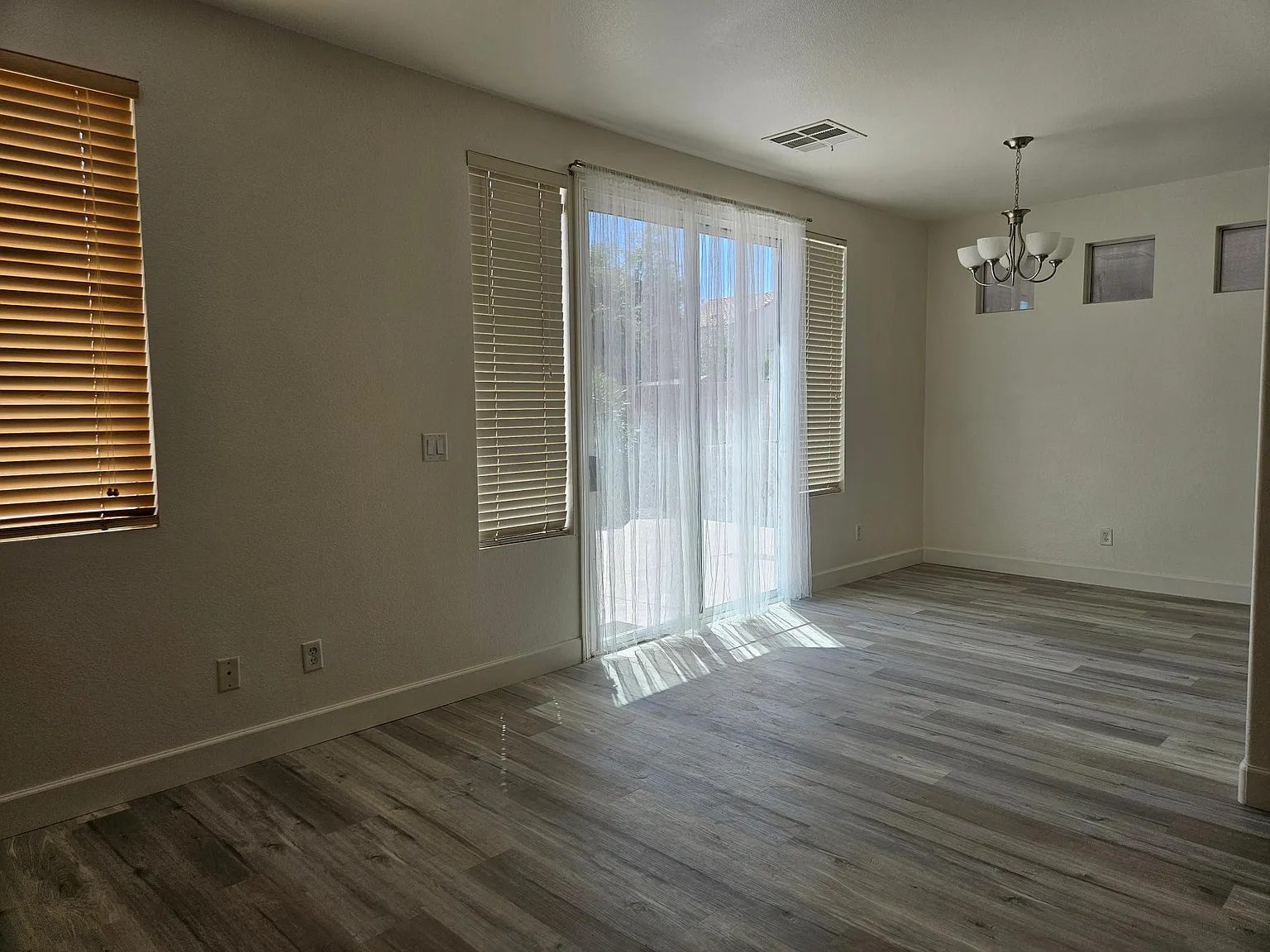 3 bed, 2.5 bath, 1672 sqft, $2,000 — Photo 4