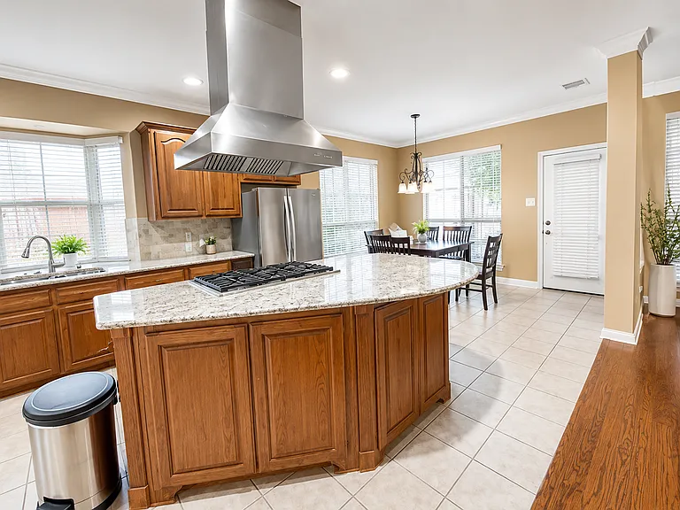1314 Salado Dr — Photo 6