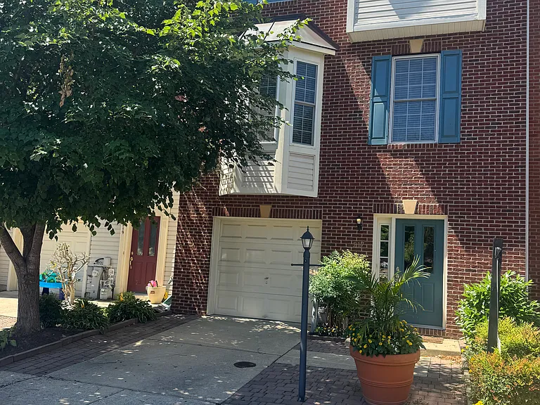 217 Braxton Way — Photo 1