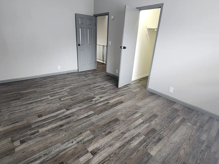 3916 N 111th Plz — Photo 9
