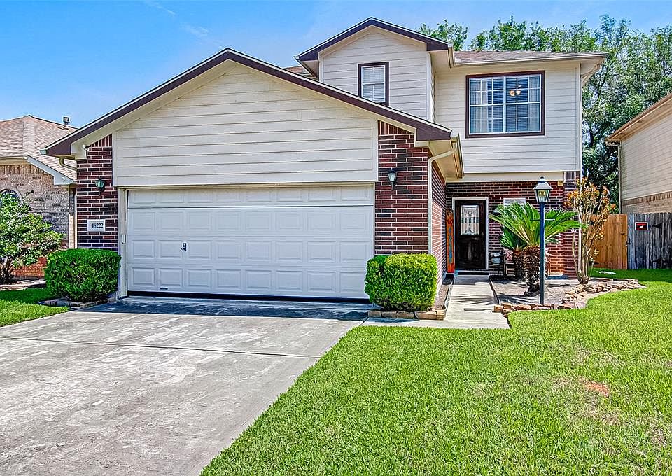 Welcome home to this beautiful 3 bedroom 2 1/2 bath home!