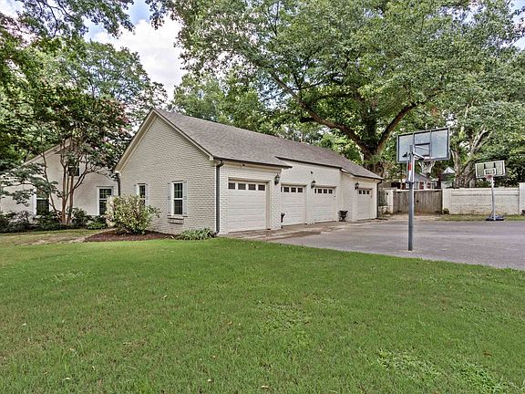 3rd image of 322 N Rose Rd