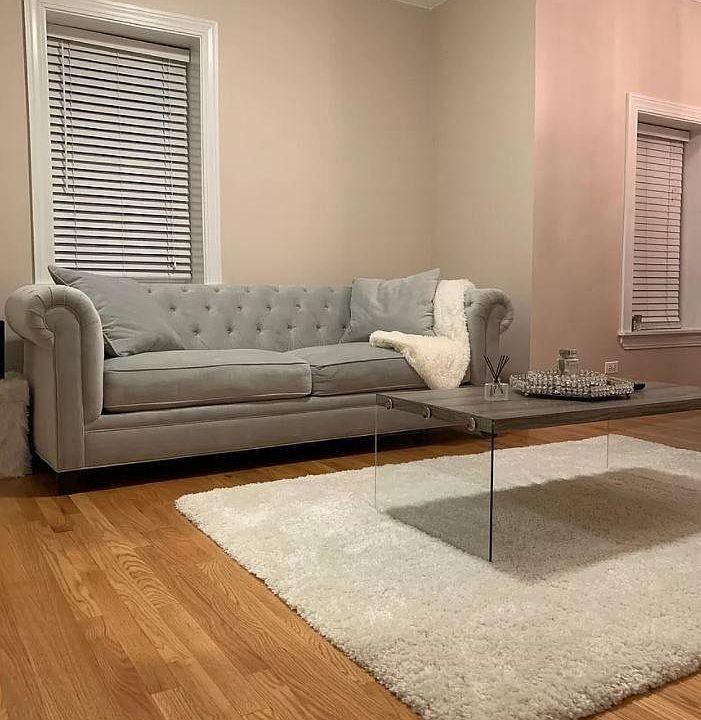 1st image of 540 W Belmont Ave
