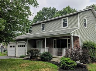 6 McGregor Ct, Clifton Park, NY 12065