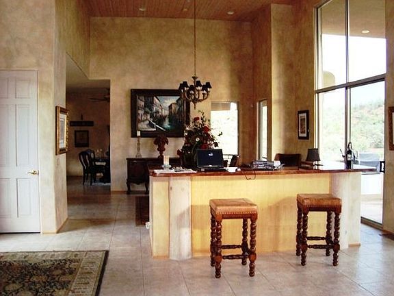 Bar/Dining