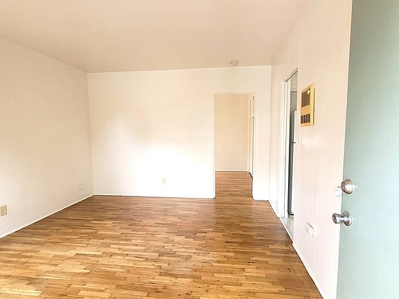 2nd image of 3722 Ingraham St