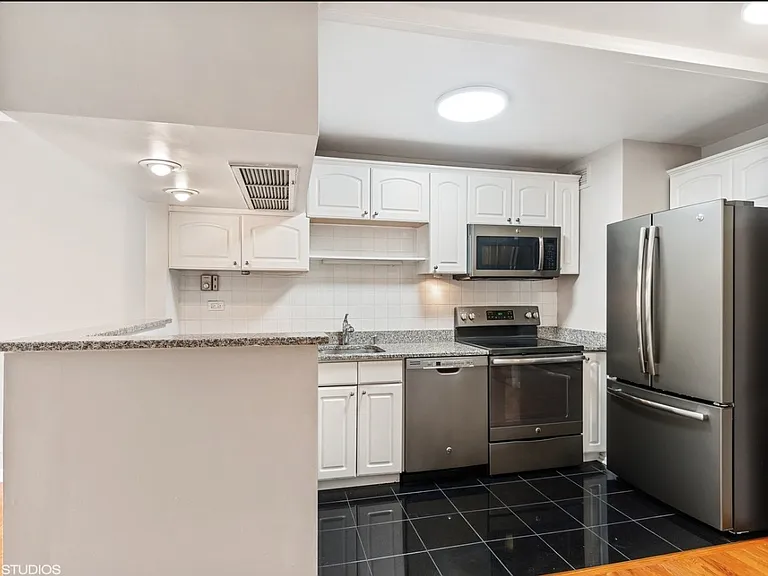 21 W Goethe St #5F — Photo 9