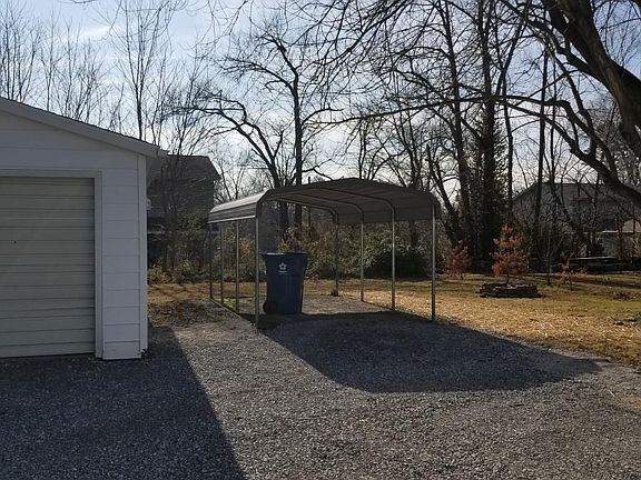 4th image of 811 W Illinois Ave