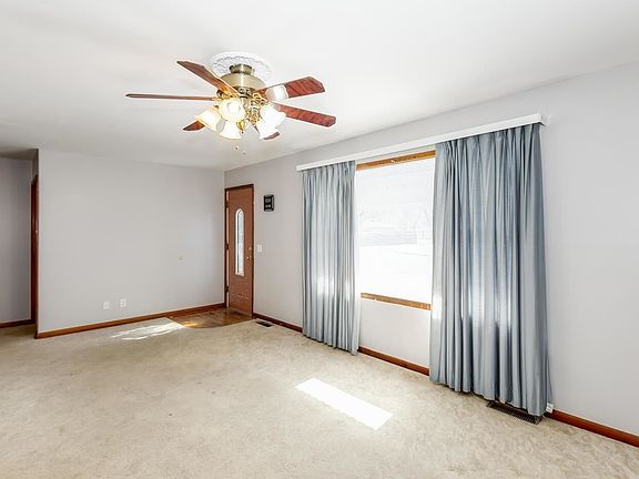 5th image of 218 E Showalter St