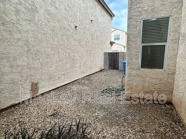 5216 W Albeniz Pl — Photo 4