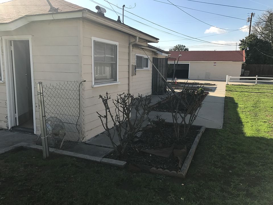 1st image of 707 3/4 W 214th St