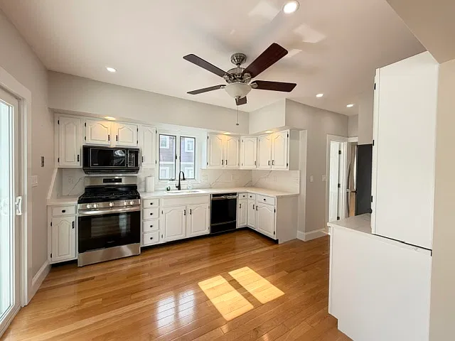 3 bed, 1.5 bath, 1700 sqft, $5,000 — Photo 2