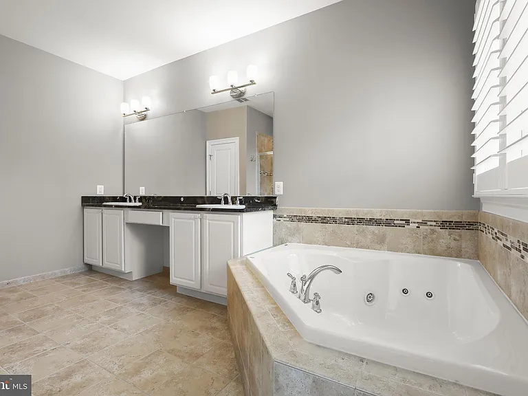 11426 Ellington St — Photo 32