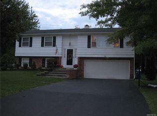 38 Puritan Pl, Orchard Park, NY 14127
