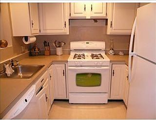 4th image of 12 Wonderbrook Dr