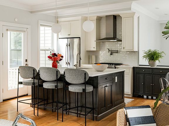 2nd image of 20 Tufts St #20