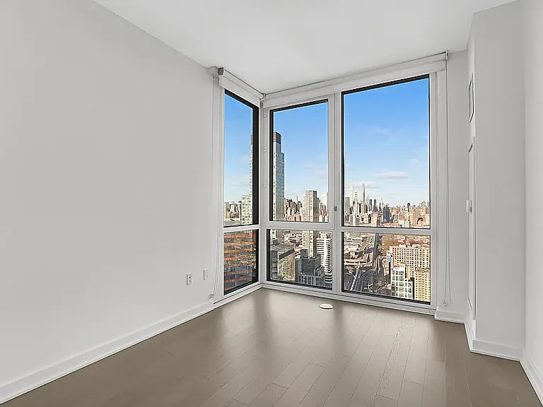 2922 Northern Blvd #Penthouse 1A — Photo 6