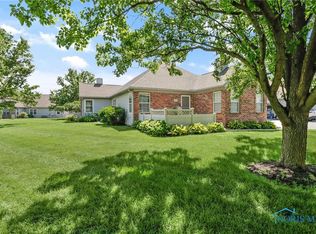 48 Foxgate Cir E, Bowling Green, OH 43402