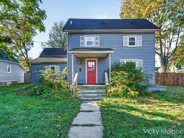 221 W Center St, Belding, MI 48809