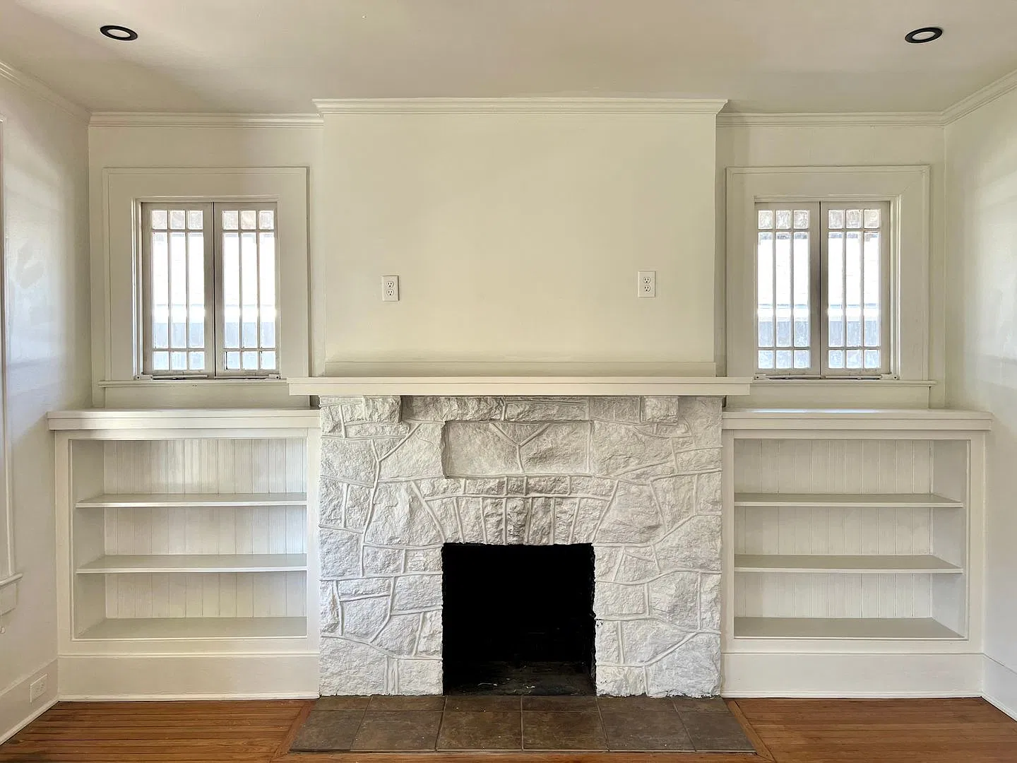Spacious Three Bedroom Two Bath in Central High Historic District — Photo 2